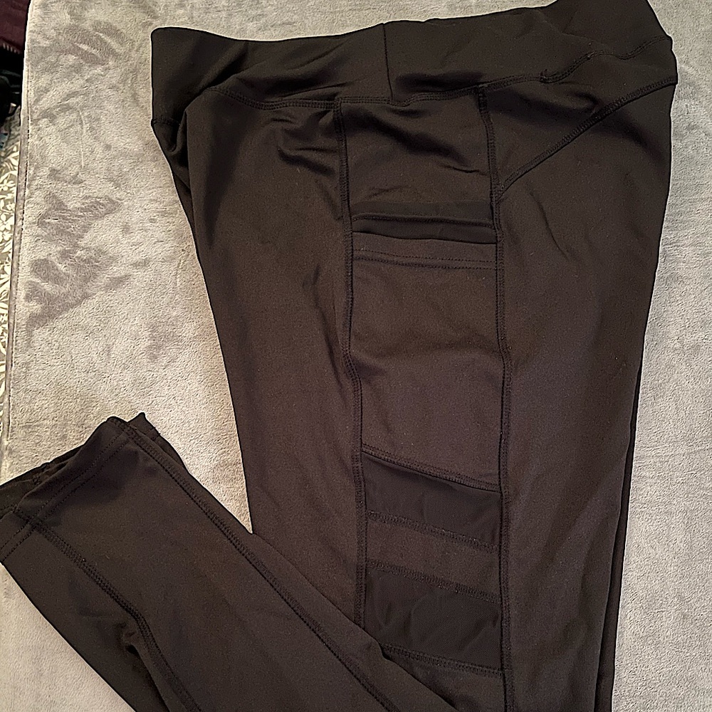 POP FIT ATHLETIC LEGGINGS WITH POCKETS. WOMEN’S SIZE XL- BLACK-NEW NEVER WORN